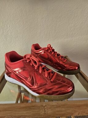 Nike Gato LV8 Metallic light crimson Womens Sz 6.